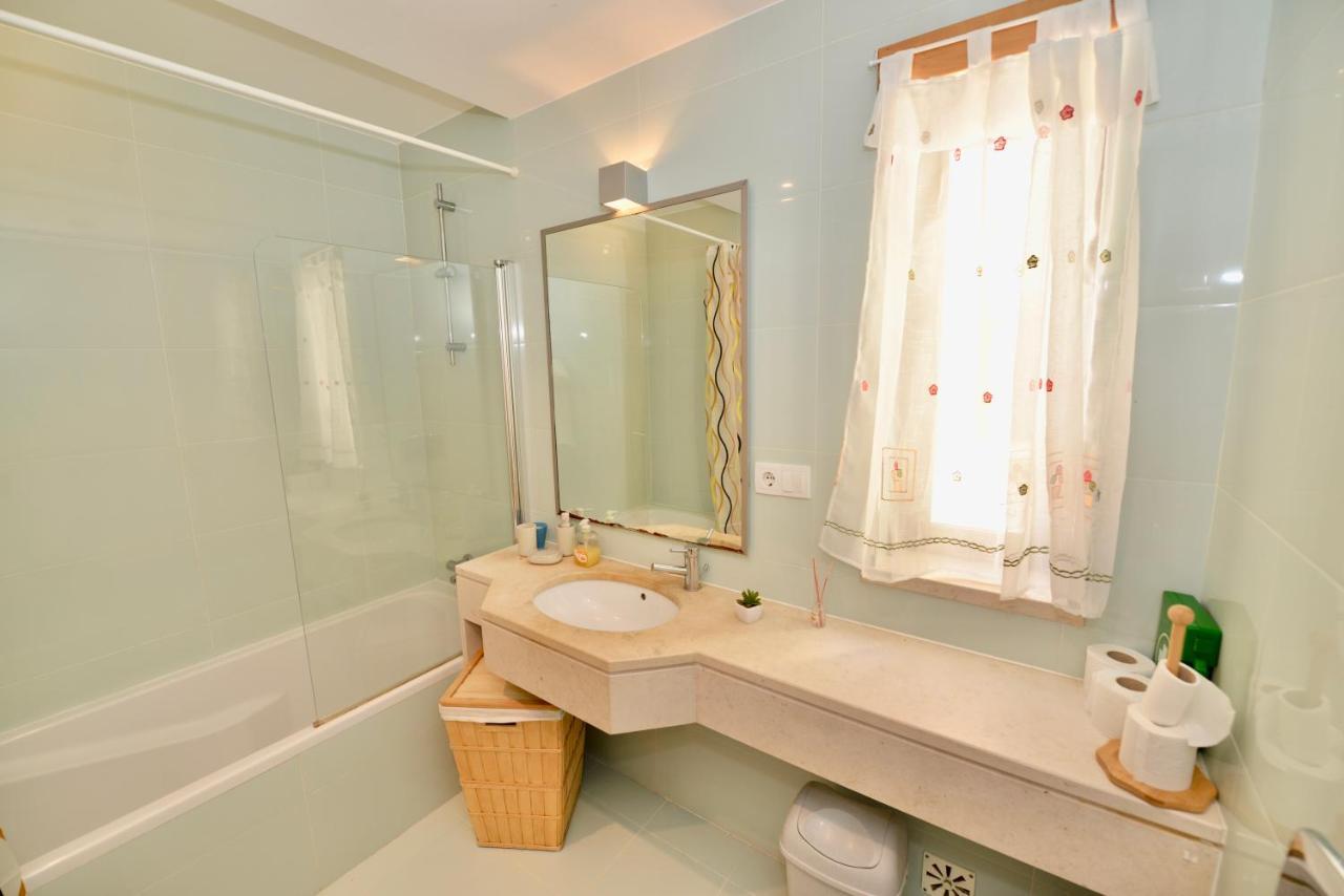 Silver - Apartment For 4 Guests 150M From Beach São Martinho do Porto Exteriör bild